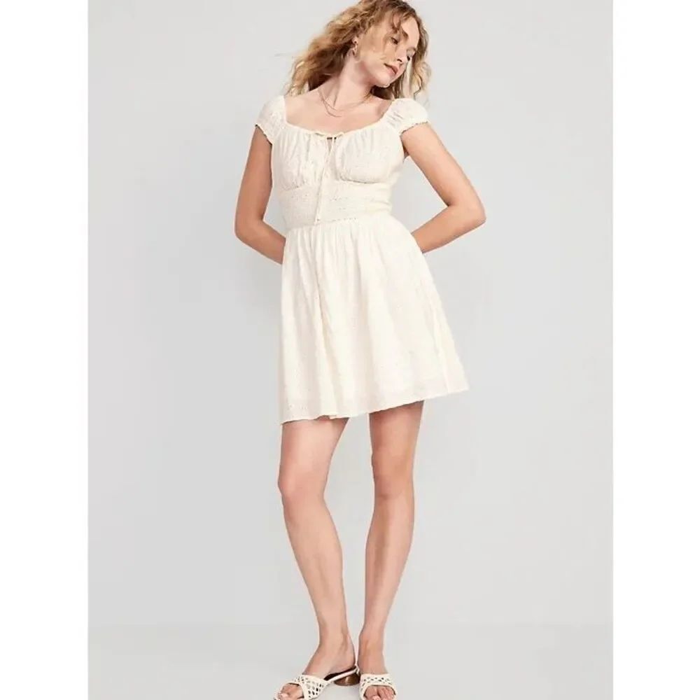 ✨Old Navy Waist-Defined Floral-Eyelet Off White Mini Sz Medium Dress✨